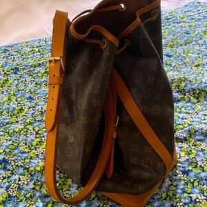 AUTHENTIC Louis Vuitton Monogram Drawstring Bag with Tan Accents